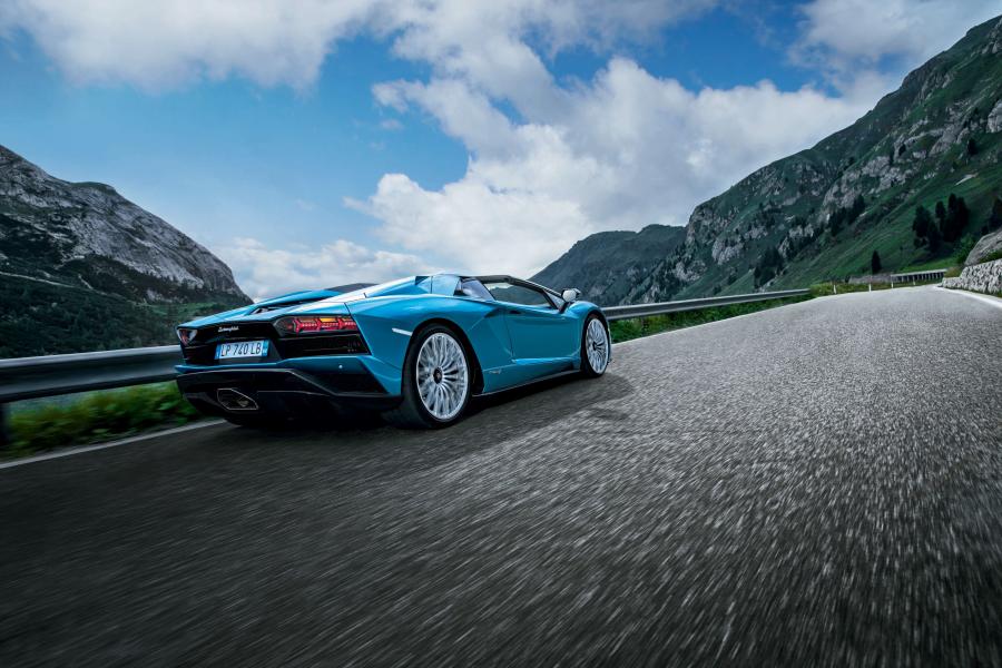  Lamborghini Aventador S Roadster 2017 года  (фото 15 из 27)